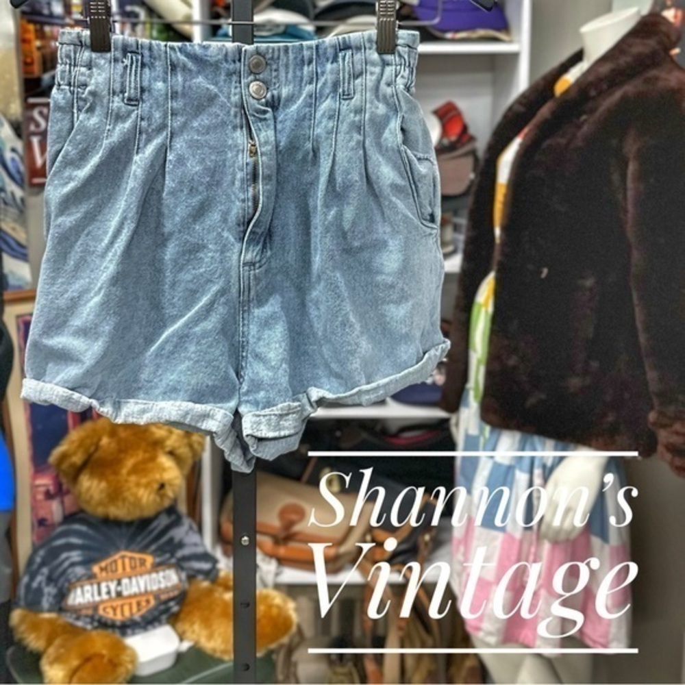 Aaron & Amber sz medium pleated mom shorts A15